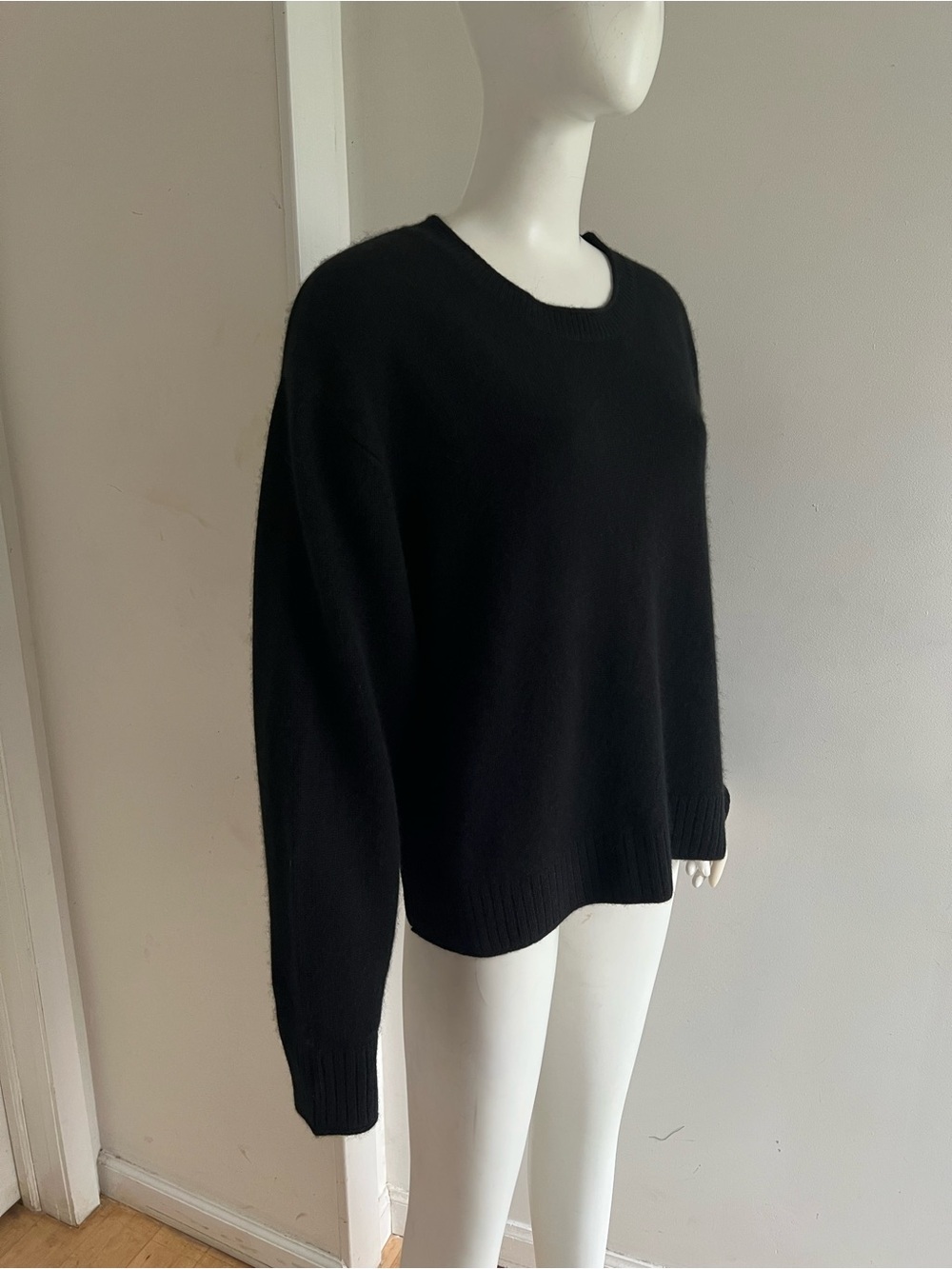 NWT Quince 100% Mongolian Cashmere Boxy Crewneck Sweater Black Sz XL Minimalist - Picture 9 of 16